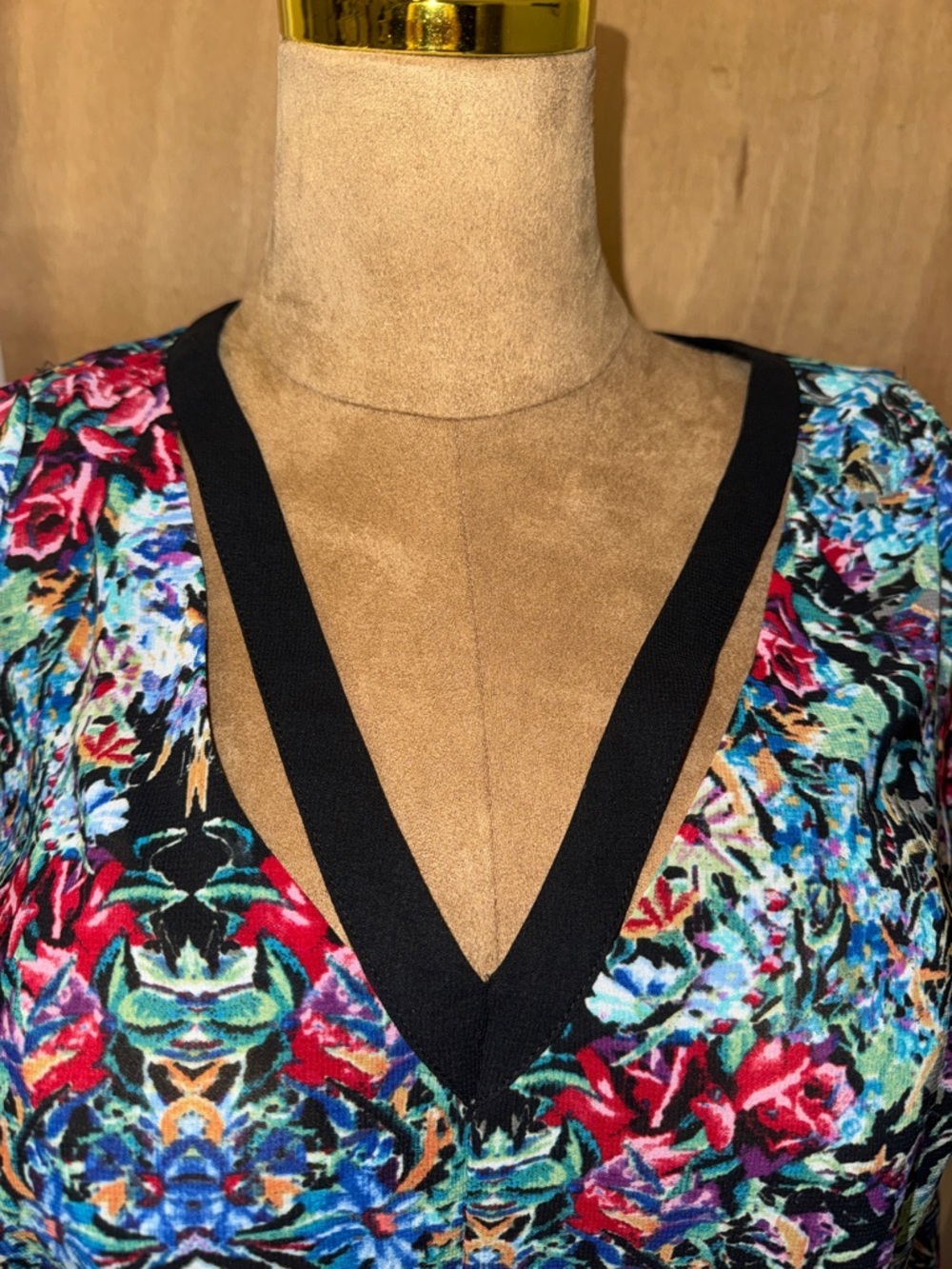 Nicole Miller Multicolor Floral V-Neck Cold Shoulder chiffon Top Black Trim​ - Picture 2 of 9